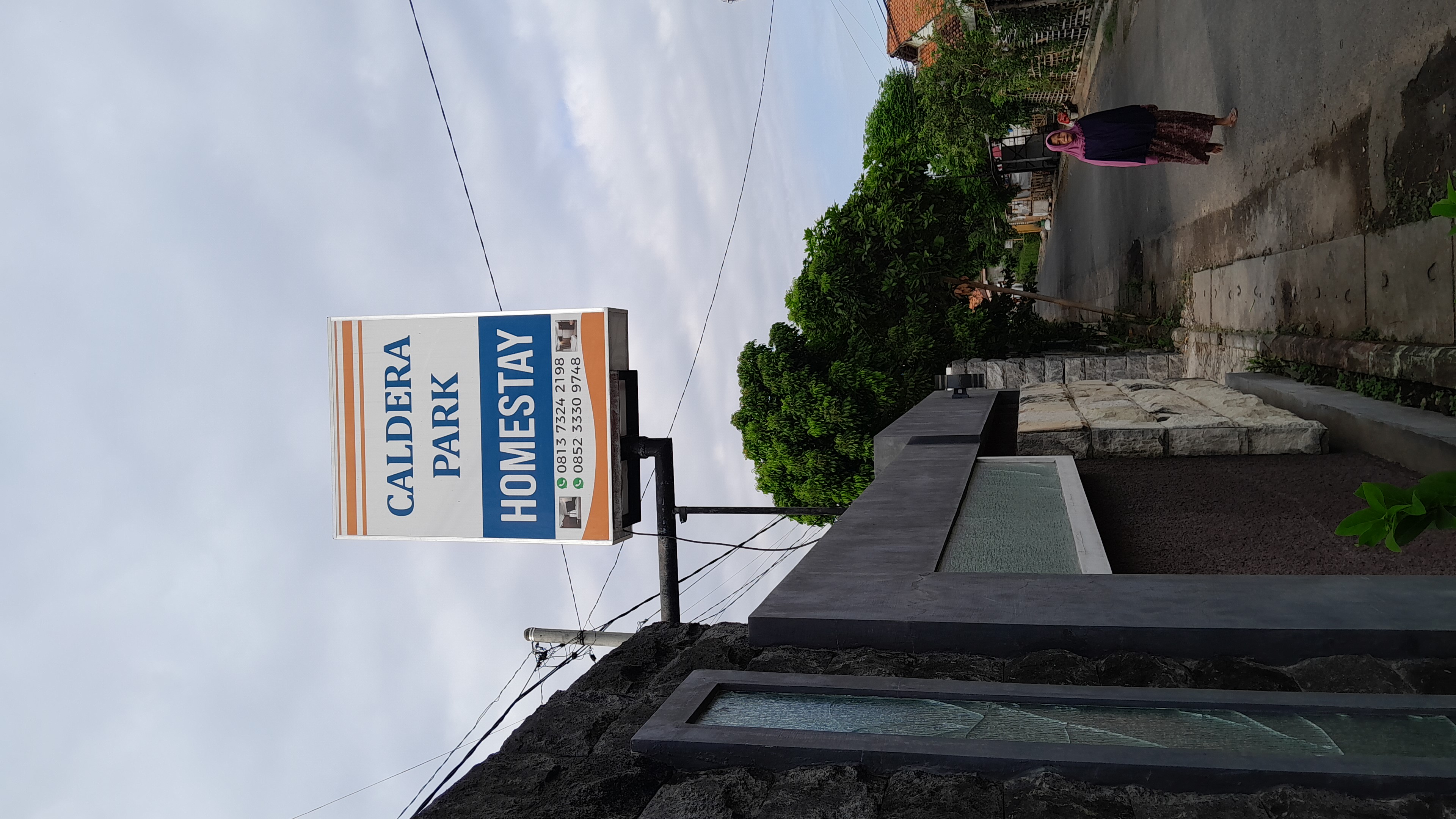 Foto papan nama homestay