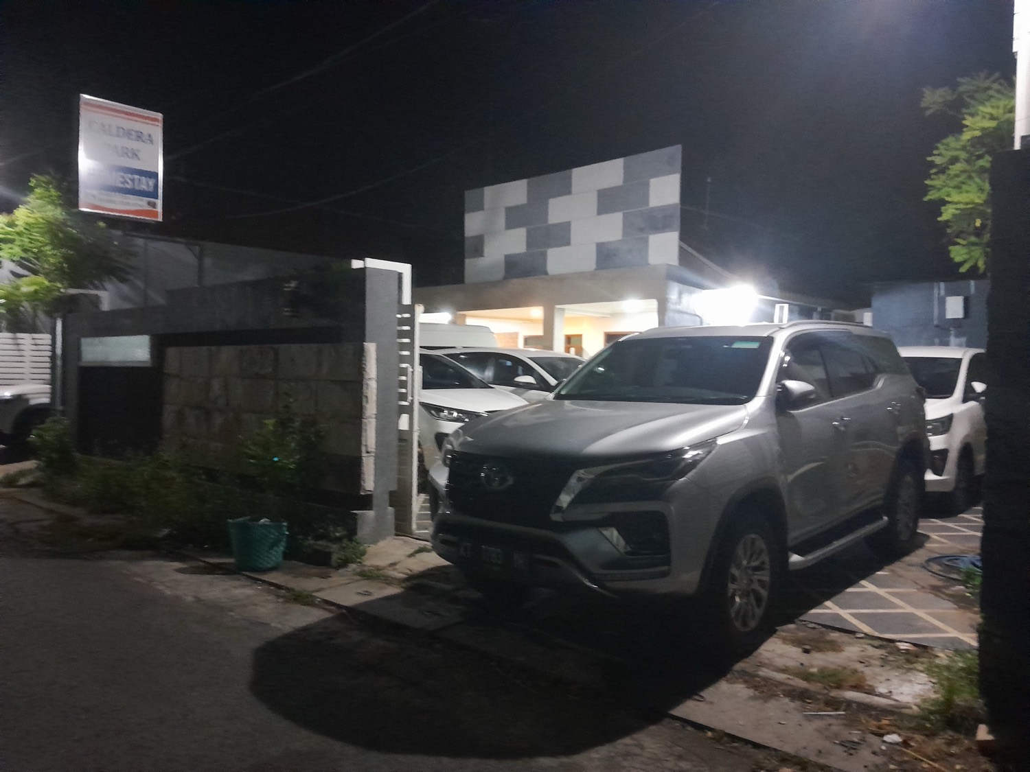 AREA PARKIR · 24 JAM